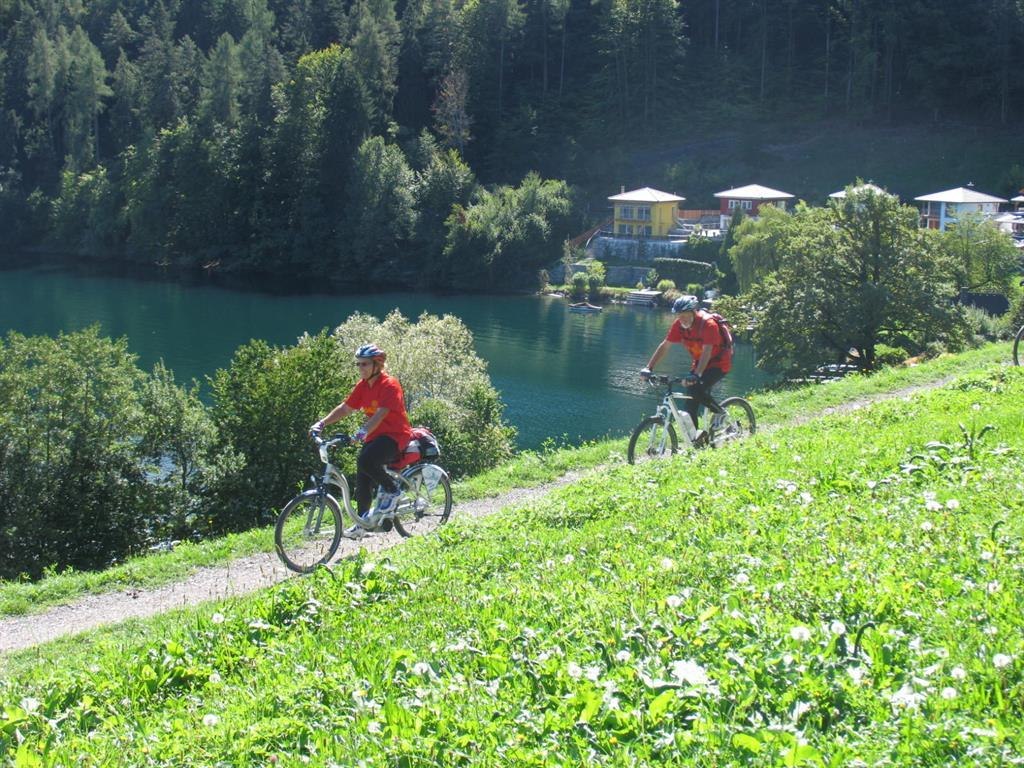 Rosentaler Hof, mit dem e-Bike dem See entlang, © Landhotel Rosentaler Hof