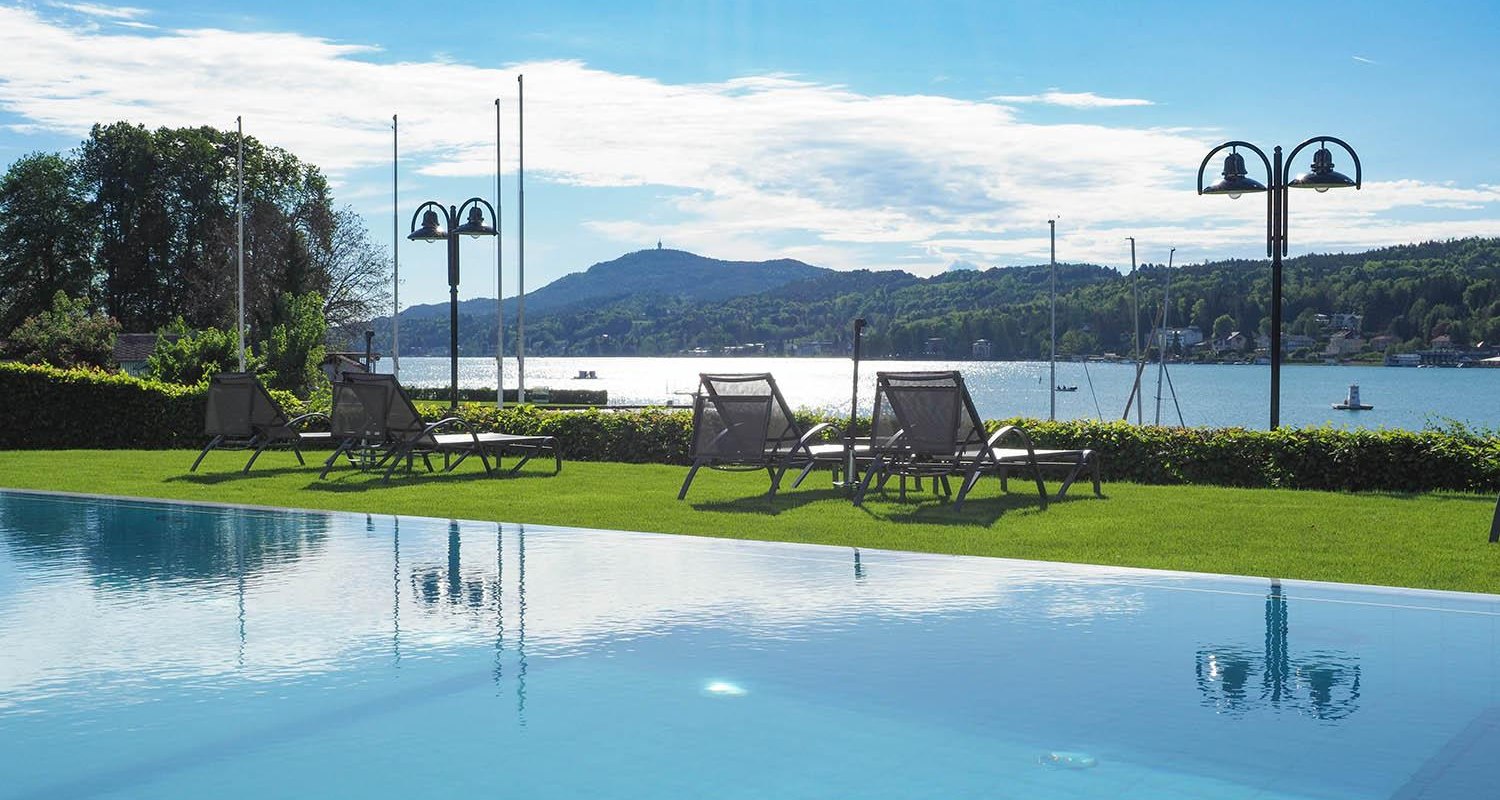 Pool mit traumhaften Seeblick Pool mit traumhaften Seeblick