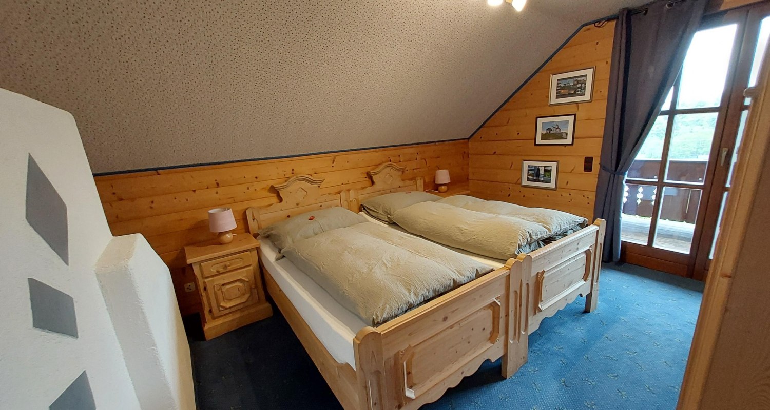 Schlafzimmer 2, Obergeschoss, © Kraxlhütte