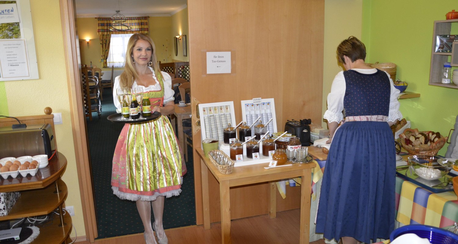 Fr&uuml;hst&uuml;ck im angrenzenden K&auml;rntnerhof