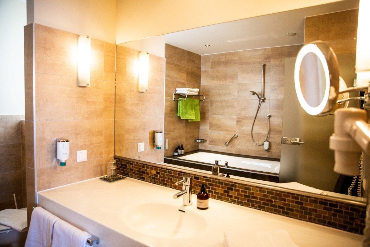 Bad+mit+Doppelbadewanne Bad+mit+Doppelbadewanne