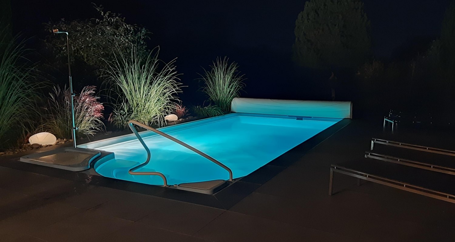Pool bei Nacht, © Kraxlhütte