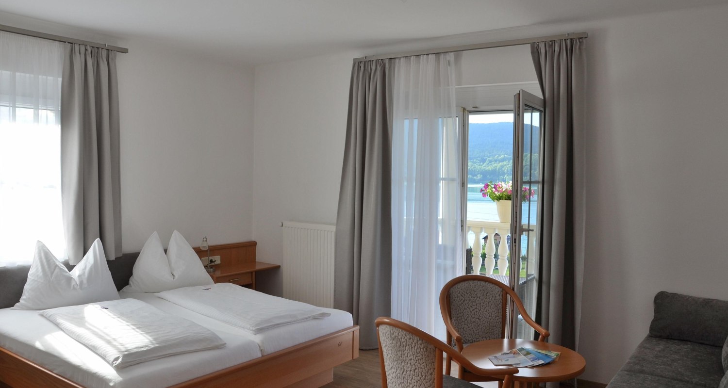 Doppelzimmer mit Balkon und Seeblick